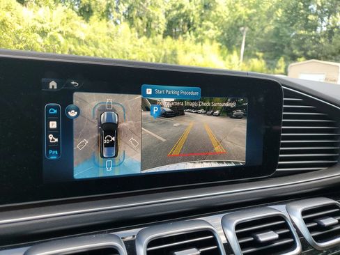 Used 2025 Mercedes-Benz GLS 580 4MATIC image 25