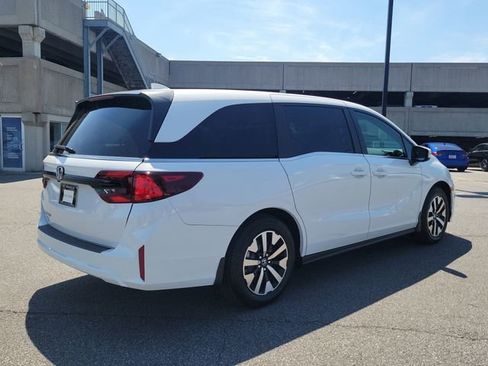 Certified 2026 Honda Odyssey EX-L image 4