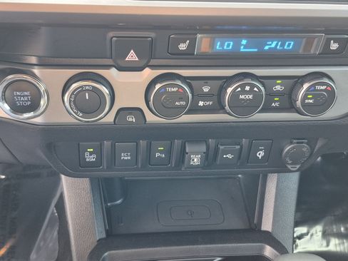 Used 2021 Toyota Tacoma Limited w/ Nightshade Package AWD/4WD image 33