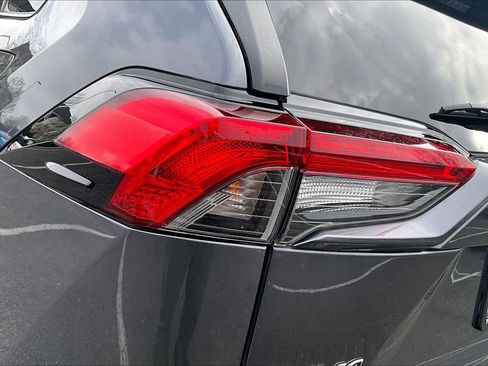 Used 2019 Toyota RAV4 XLE Premium image 28