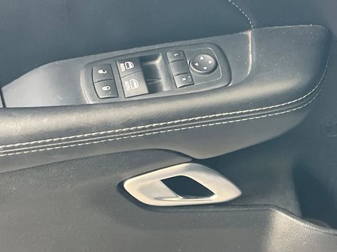 Used 2016 Dodge Challenger R/T Scat Pack w/ Leather Interior Group RWD image 15