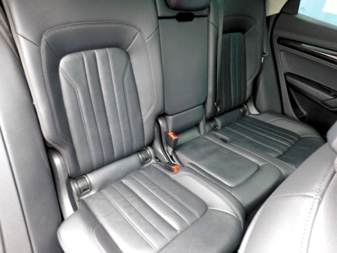 Used 2018 Audi Q5 2.0T Premium Plus w/ Premium Plus Package image 17