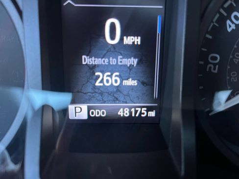 Used 2018 Toyota Tacoma TRD Sport AWD/4WD image 15