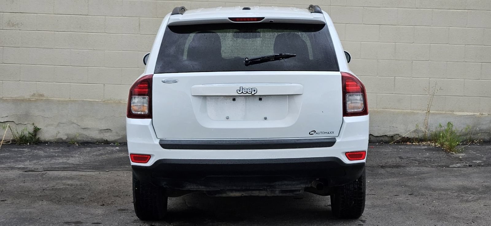 Used 2017 Jeep Compass Latitude FWD image 4