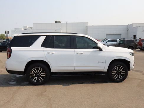 Used 2021 Chevrolet Tahoe Z71 w/ Z71 Off-Road Package AWD/4WD image 8