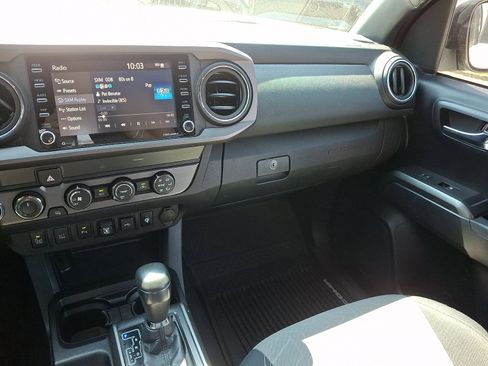 Used 2020 Toyota Tacoma TRD Off-Road w/ Technology Package AWD/4WD image 16