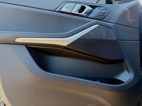 Used 2022 BMW X7 xDrive40i w/ Premium Package image 23