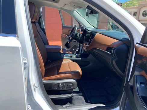 Used 2021 Chevrolet Traverse High Country w/ LPO, Floor Liner Package AWD/4WD image 31