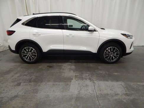 New 2025 Ford Escape SE FWD image 3
