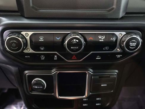 Used 2022 Jeep Gladiator Sport image 41