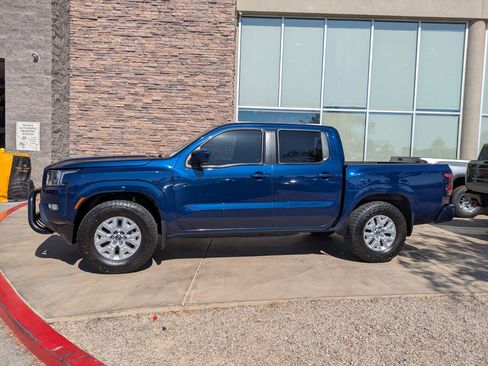 Used 2022 Nissan Frontier SV AWD/4WD image 2