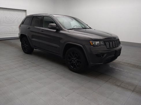 Used 2019 Jeep Grand Cherokee Altitude AWD/4WD image 11