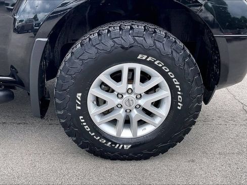 Used 2017 Nissan Frontier SV w/ SV Value Truck Package AWD/4WD image 12