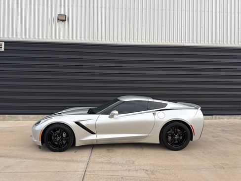 Used 2017 Chevrolet Corvette Stingray Coupe w/ 1LT RWD image 3