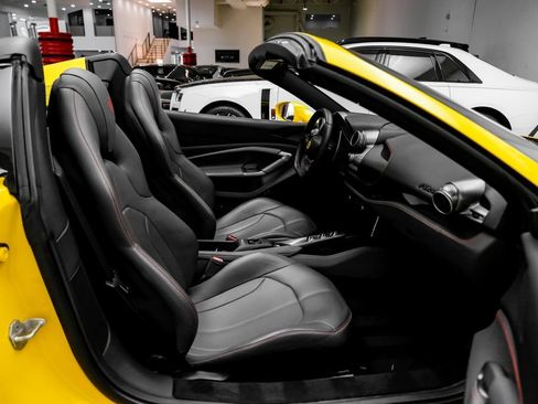 Used 2022 Ferrari F8 Tributo RWD image 38