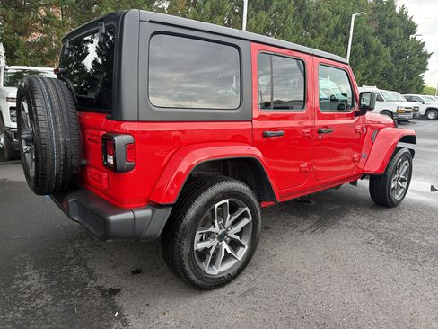 Used 2024 Jeep Wrangler Unlimited AWD/4WD image 10