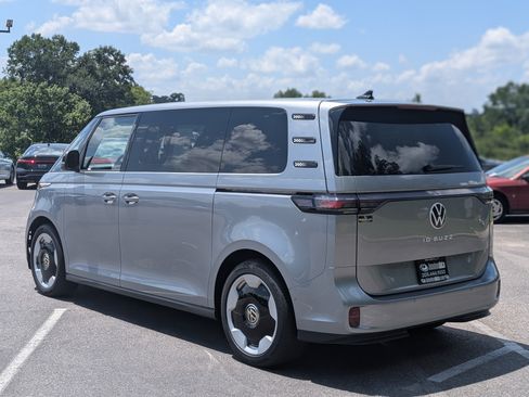 Used 2025 Volkswagen ID. Buzz 1st Edition RWD image 7