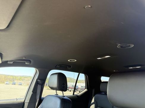 Used 2023 Chevrolet Traverse LT w/ LT Premium Package AWD/4WD image 19