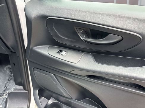 Used 2021 Mercedes-Benz Metris image 17