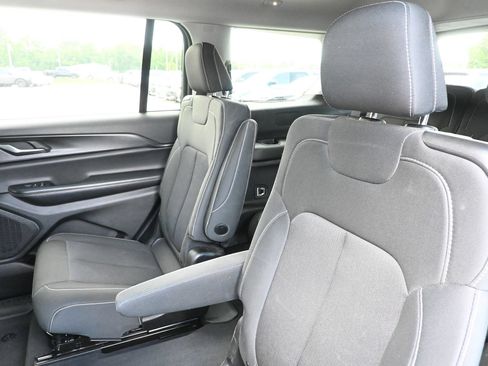 Used 2023 Jeep Grand Cherokee L Laredo AWD/4WD image 32