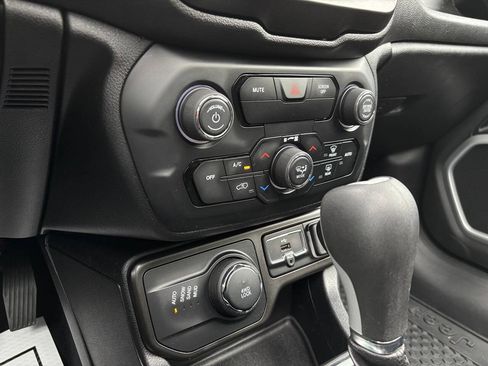 Used 2020 Jeep Renegade Latitude w/ Cold Weather Group AWD/4WD image 24