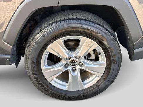Used 2021 Toyota RAV4 XLE AWD/4WD image 11