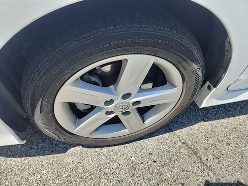 Used 2014 Toyota Camry SE FWD image 9