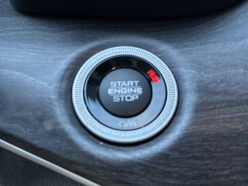 Used 2023 Jeep Grand Cherokee Limited image 17