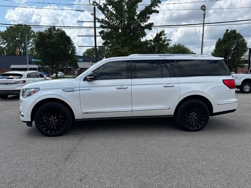 Used 2018 Lincoln Navigator L Reserve w/ Technology Package AWD/4WD image 2