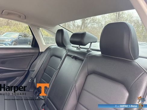 Used 2024 Volkswagen Jetta SE w/ Panoramic Sunroof Package image 9