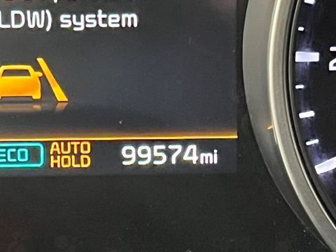 Used 2024 Kia Carnival EX FWD image 27