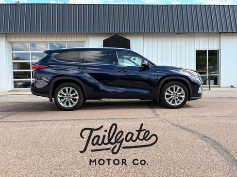 Used 2021 Toyota Highlander Limited AWD/4WD image 1