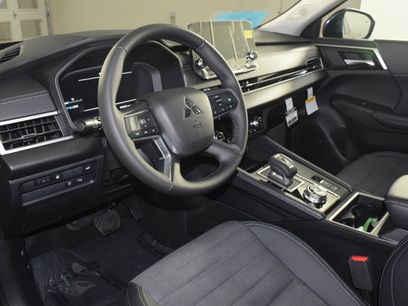 Used 2025 Mitsubishi Outlander SE