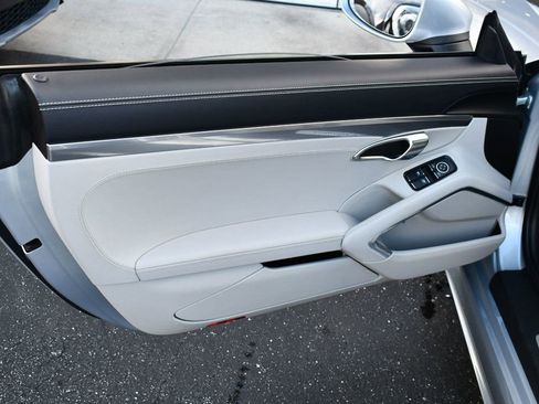 Used 2018 Porsche 718 Cayman RWD image 36