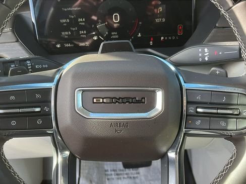 Used 2025 GMC Acadia Denali w/ Super Cruise Package image 11