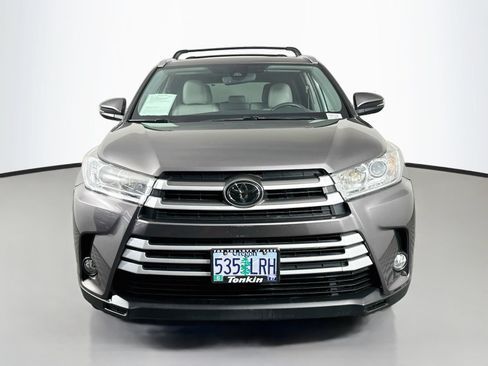 Used 2019 Toyota Highlander XLE AWD/4WD image 2