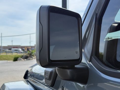 Used 2025 Jeep Wrangler Unlimited Sahara AWD/4WD image 37