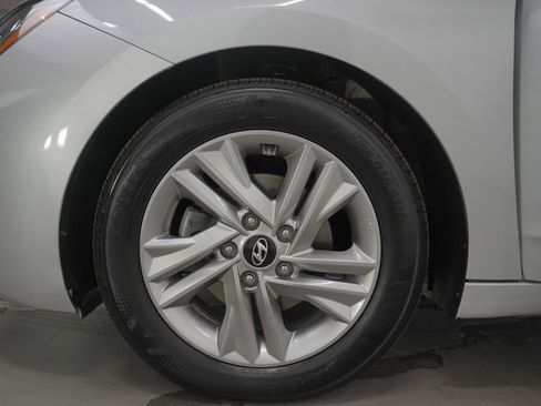 Used 2019 Hyundai Elantra SEL image 29