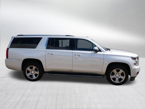 Used 2020 Chevrolet Suburban Premier AWD/4WD image 8