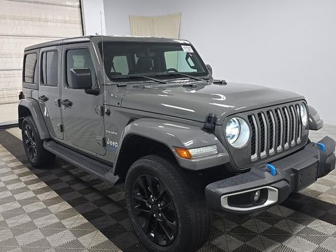 Used 2022 Jeep Wrangler Unlimited Sahara AWD/4WD image 4