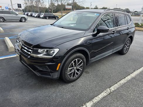 Used 2019 Volkswagen Tiguan SE w/ Panoramic Sunroof Package image 1