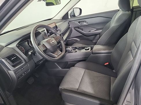 Used 2025 Nissan Rogue SV image 11