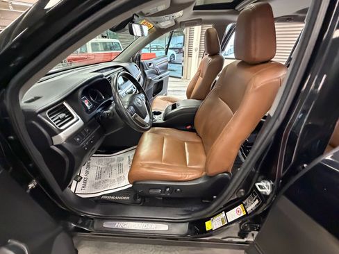 Used 2018 Toyota Highlander Limited AWD/4WD image 57