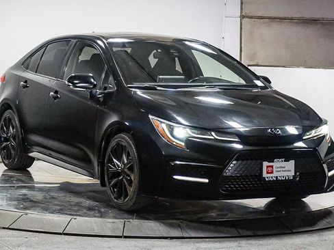 Certified 2020 Toyota Corolla SE w/ SE Premium Package image 4