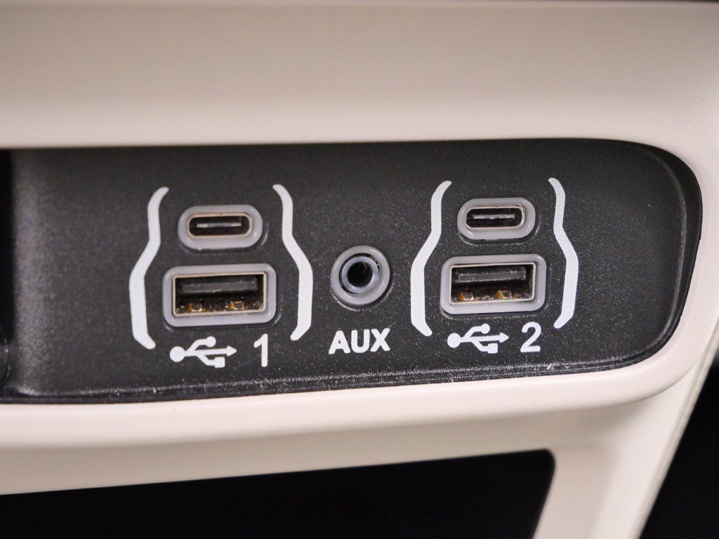 Certified 2023 Chrysler Pacifica Touring-L FWD image 28