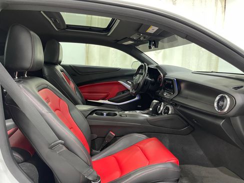 Used 2018 Chevrolet Camaro SS RWD image 31