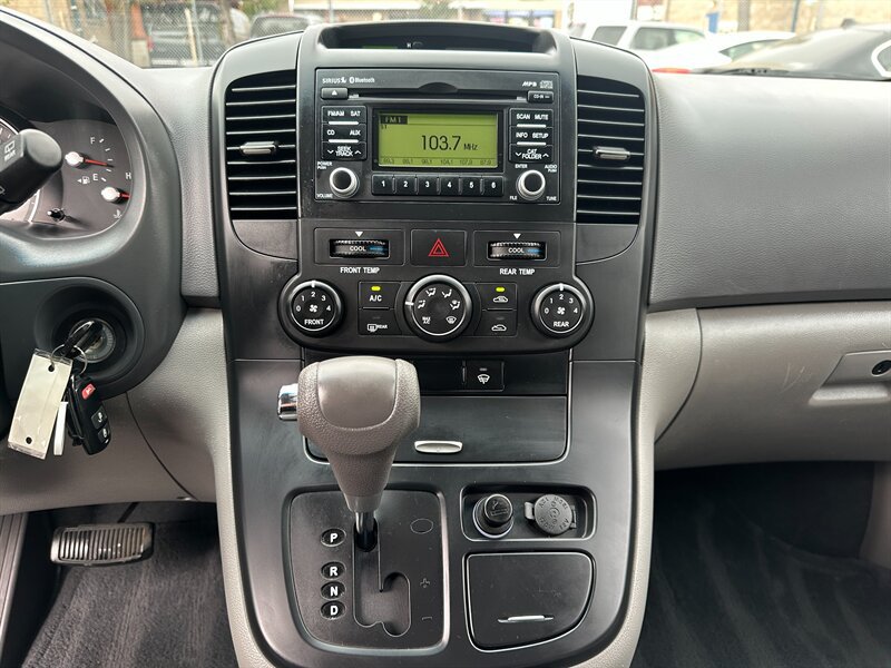 Used 2012 Kia Sedona LX FWD image 21