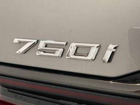 Certified 2022 BMW 750i xDrive w/ Executive Package image 24