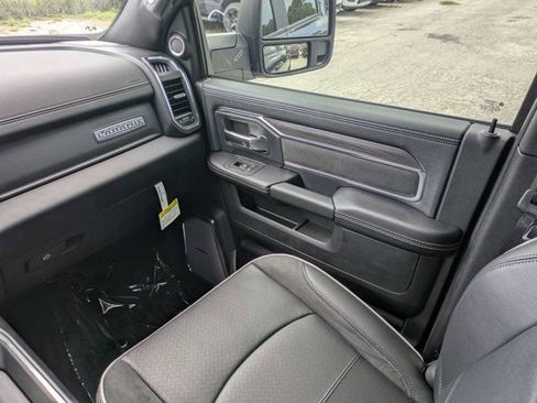 New 2026 RAM 2500 Laramie AWD/4WD image 17