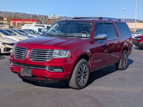 Used 2015 Lincoln Navigator L 4WD image 3